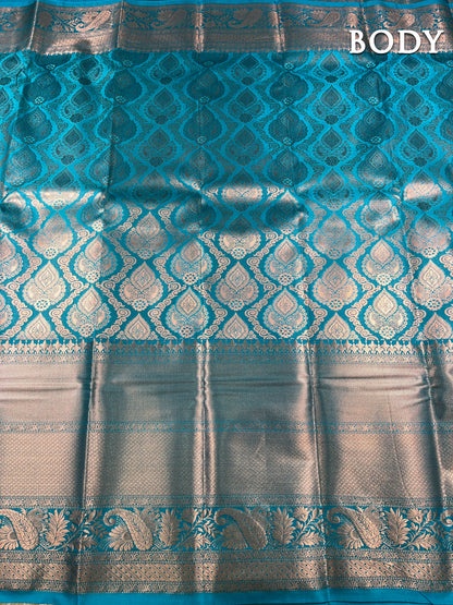 Dual color of blue kanchipuram silk saree