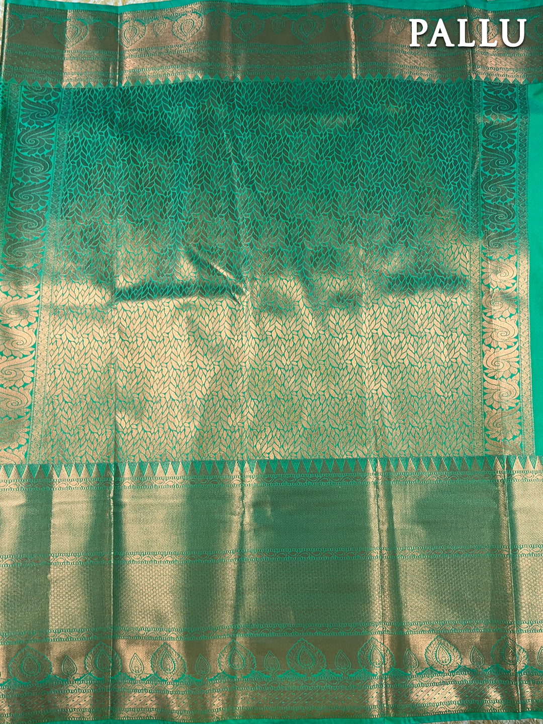 Dual color of green kanchipuram silk saree